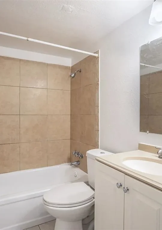 a bathroom with a tub, toilet and sink at The  Element At 464
